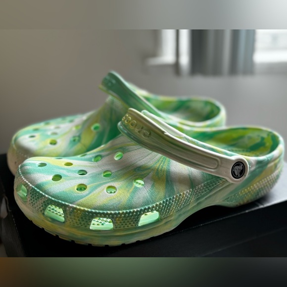 CROCS UNISEX size M9 W11 preowned very good - Picture 1 of 4